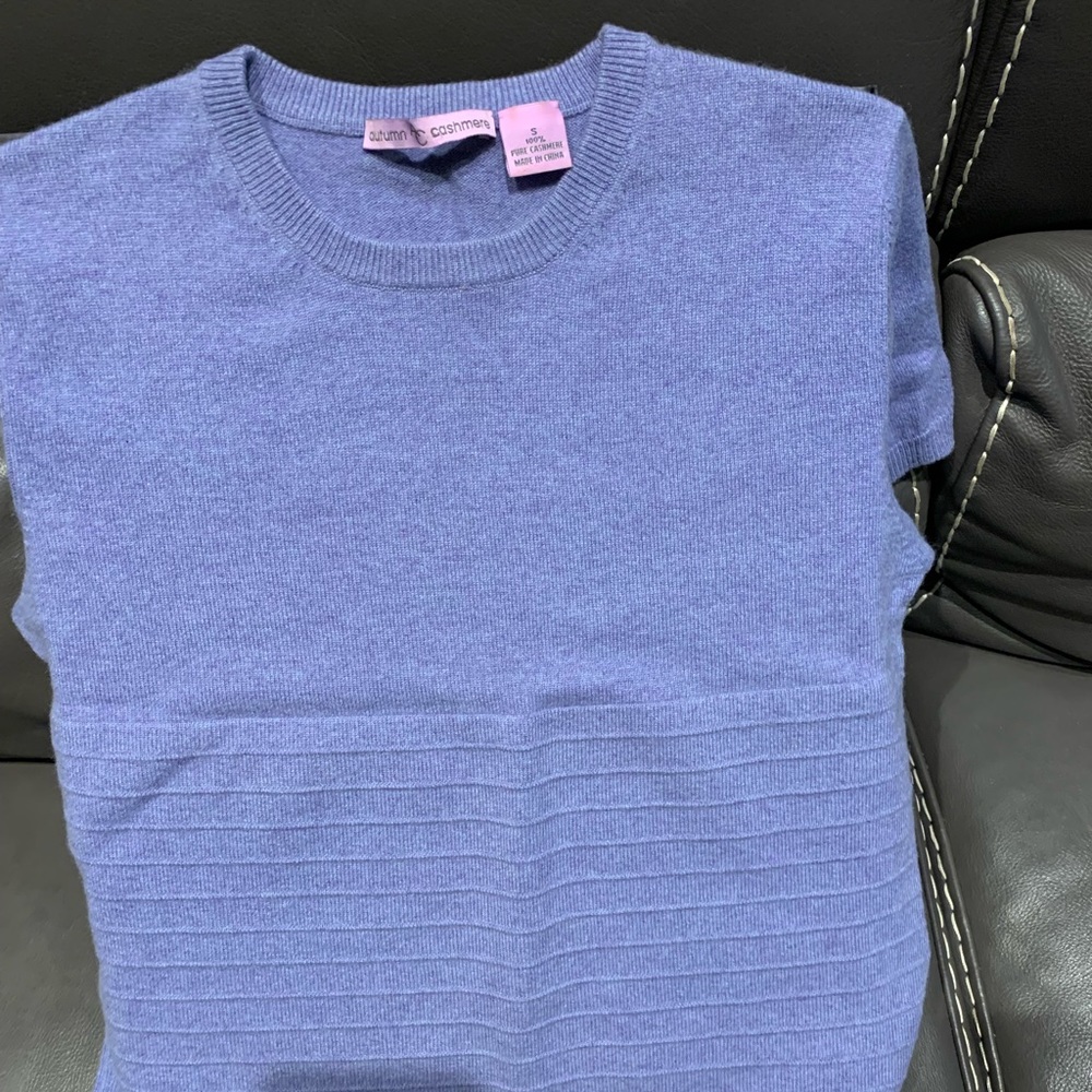 Ladies purple cashmere sweater short sleeve 
Size S